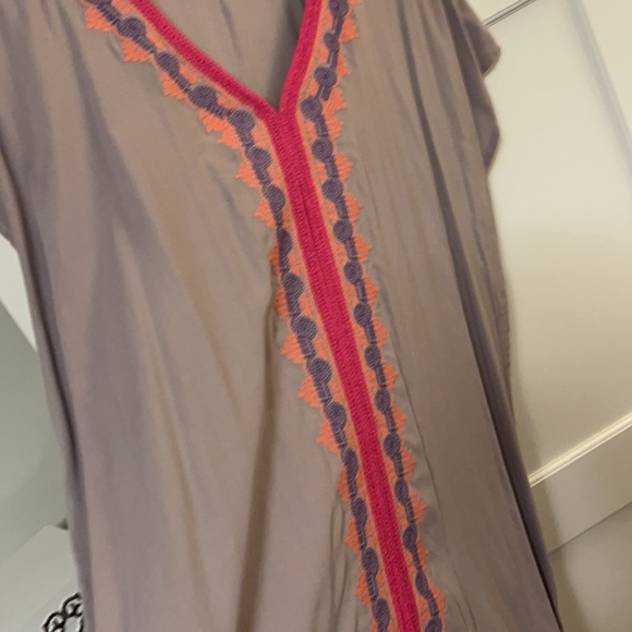 Tunic with cute tassel detail - Picture 3 of 4
